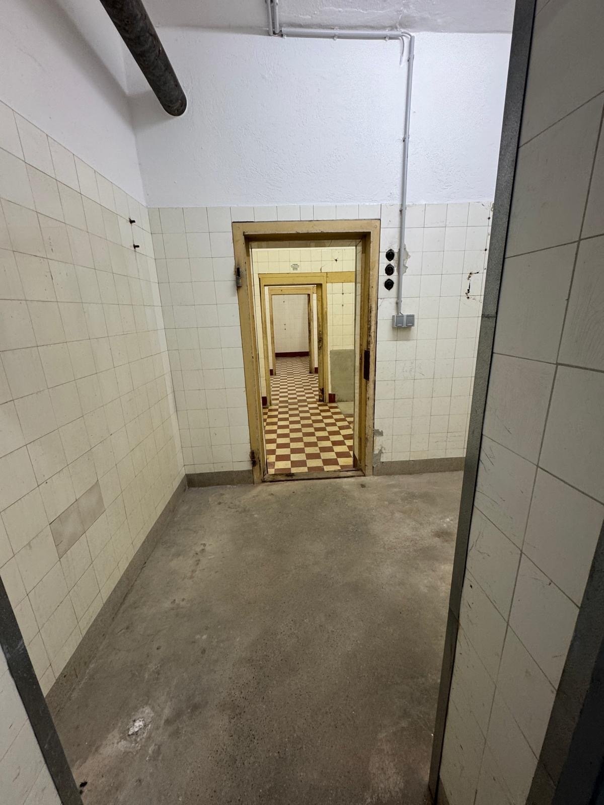 Stuttgart: *Lagerräume*  Bad Cannstatt * 