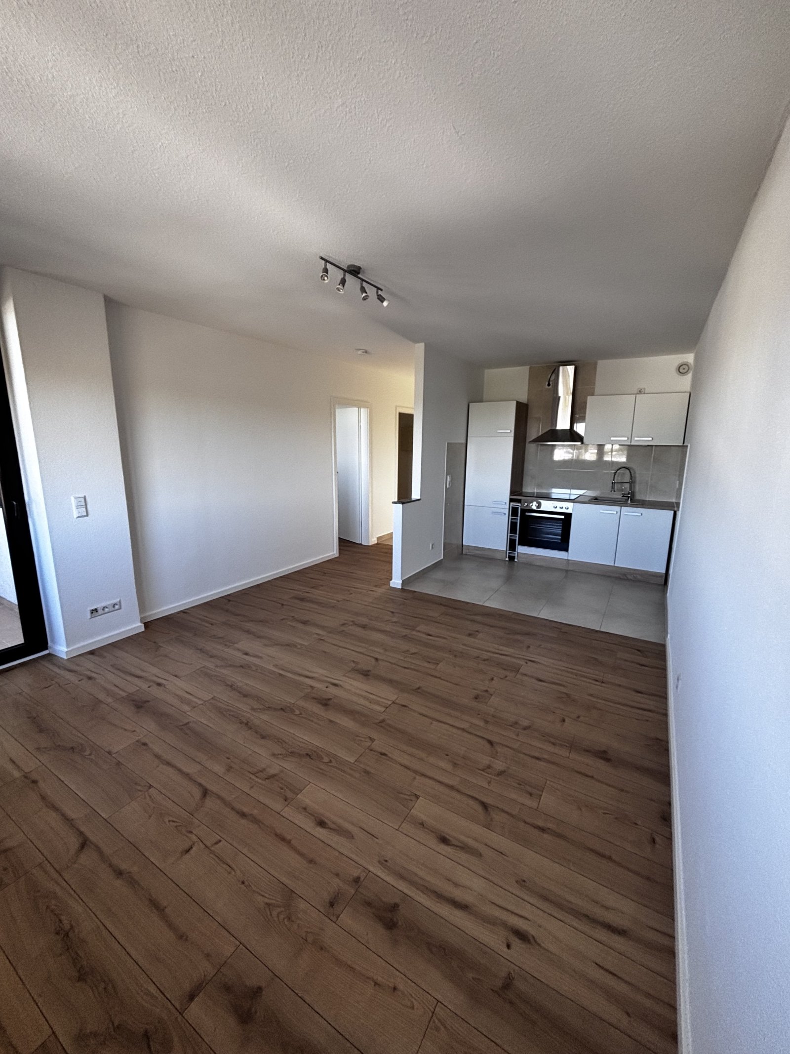 Weinstadt: Attraktive 2- Zimmer Whg.mit Balkon,EBK und Aufzug in Weinstadt 